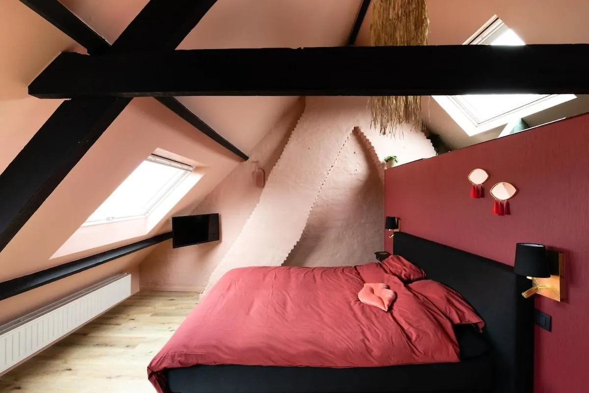 Romantic Flat Heart Of Bruges 0*,